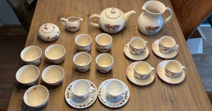 Jet aardbeien servies, Huis en Inrichting, Keuken | Servies, Verzenden, Overige typen, Zo goed als nieuw, Overige stijlen