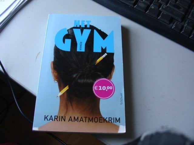 karin amatmoekrim - het gym, Boeken, Ophalen of Verzenden, Zo goed als nieuw, Nederland
