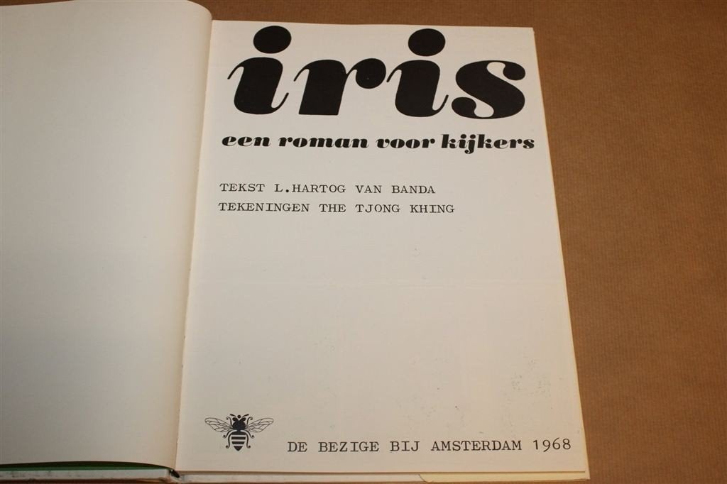Iris Een Roman voor Kijkers — The Tjong-Khing 1e Druk 1968, Boeken, Eén stripboek, Ophalen of Verzenden, Gelezen