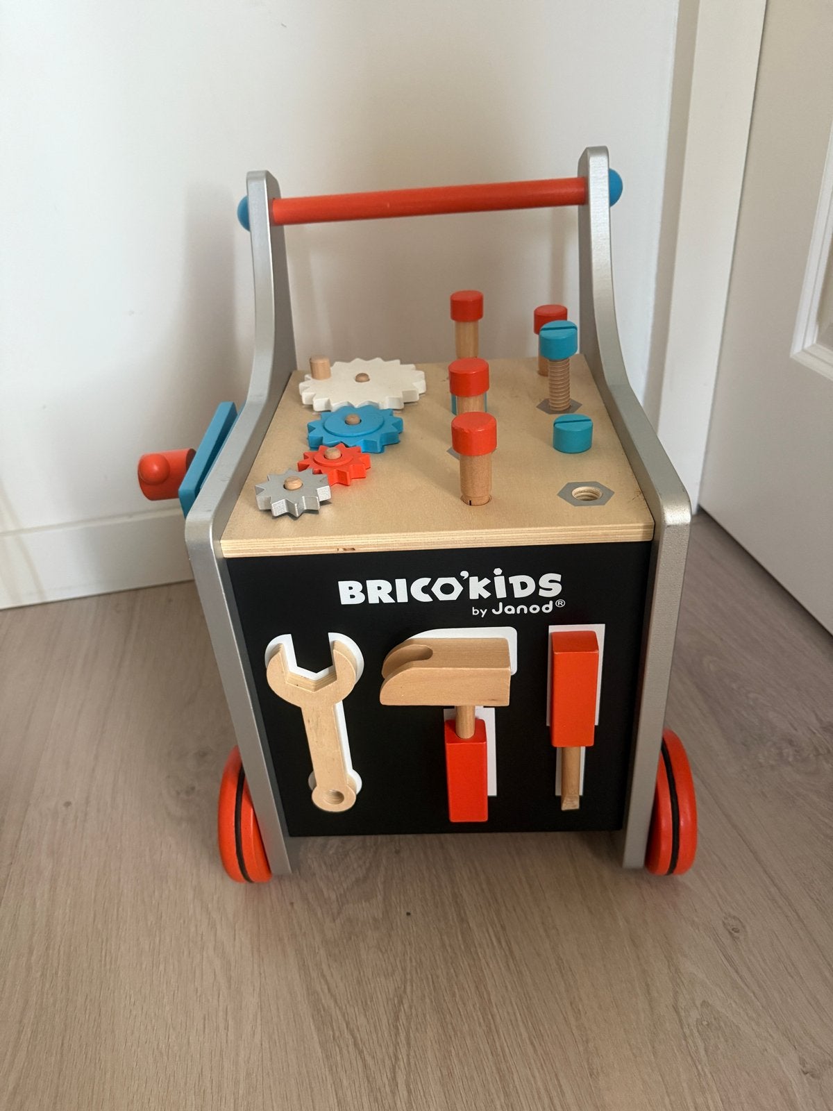 Janod Brico'kids Houten Loopwagen Werkbank, Ophalen, Zo goed als nieuw, Overige typen, Met wieltjes