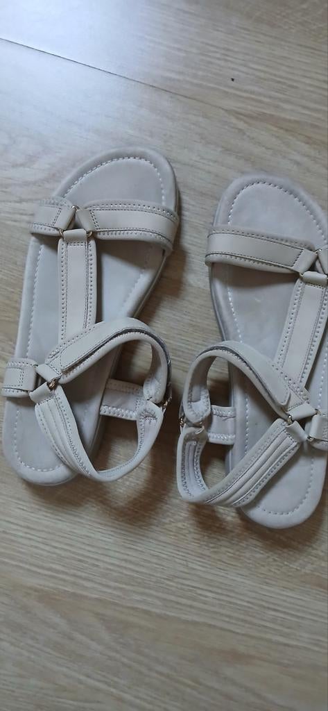 Leuke beige wandel schoenen sandaal mt 38, Ophalen of Verzenden, Zo goed als nieuw, Beige, Sandalen of Muiltjes