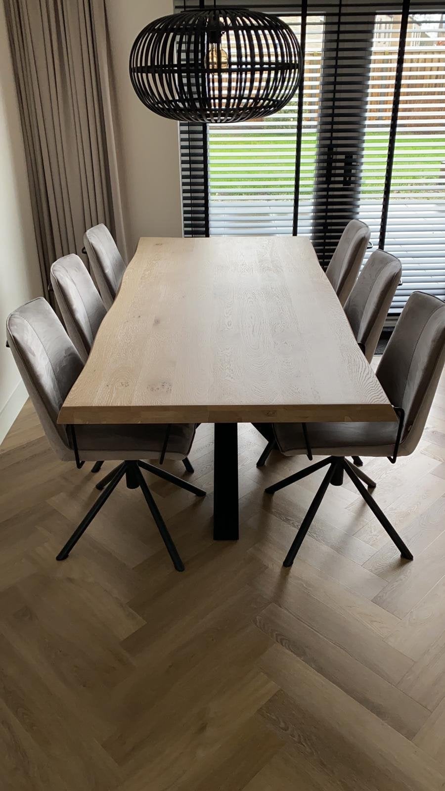 Eikenhouten boomstam eettafel met stalen onderstel, Ophalen, Eikenhout, 50 tot 100 cm, Zo goed als nieuw