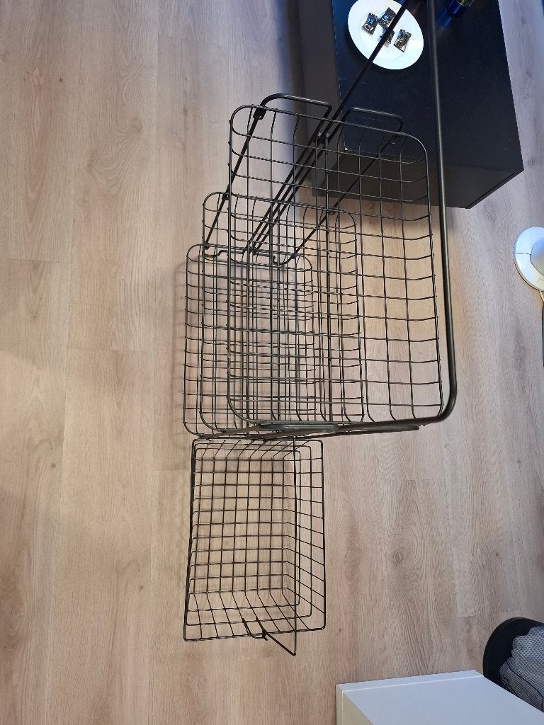 Zwarte metalen vakkenkast & losse draadmand– Set of los!, Ophalen of Verzenden, Zo goed als nieuw
