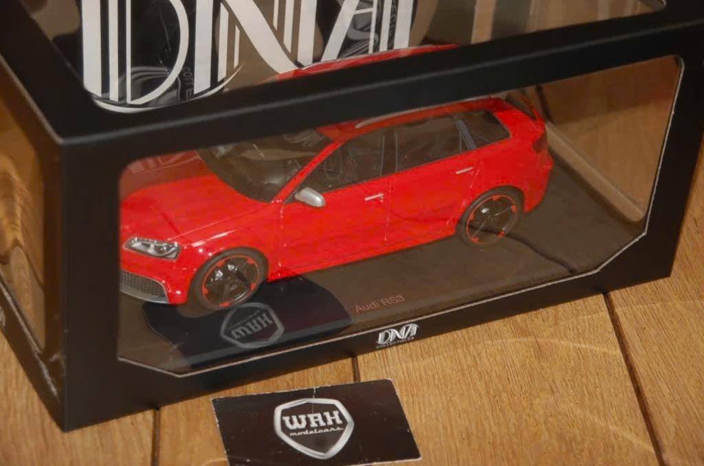 1:18 AUDI RS3 SPORTBACK 2011 red DNA collectibles inbox WRH, Hobby en Vrije tijd, Modelauto's | 1:18, Verzenden, Zo goed als nieuw