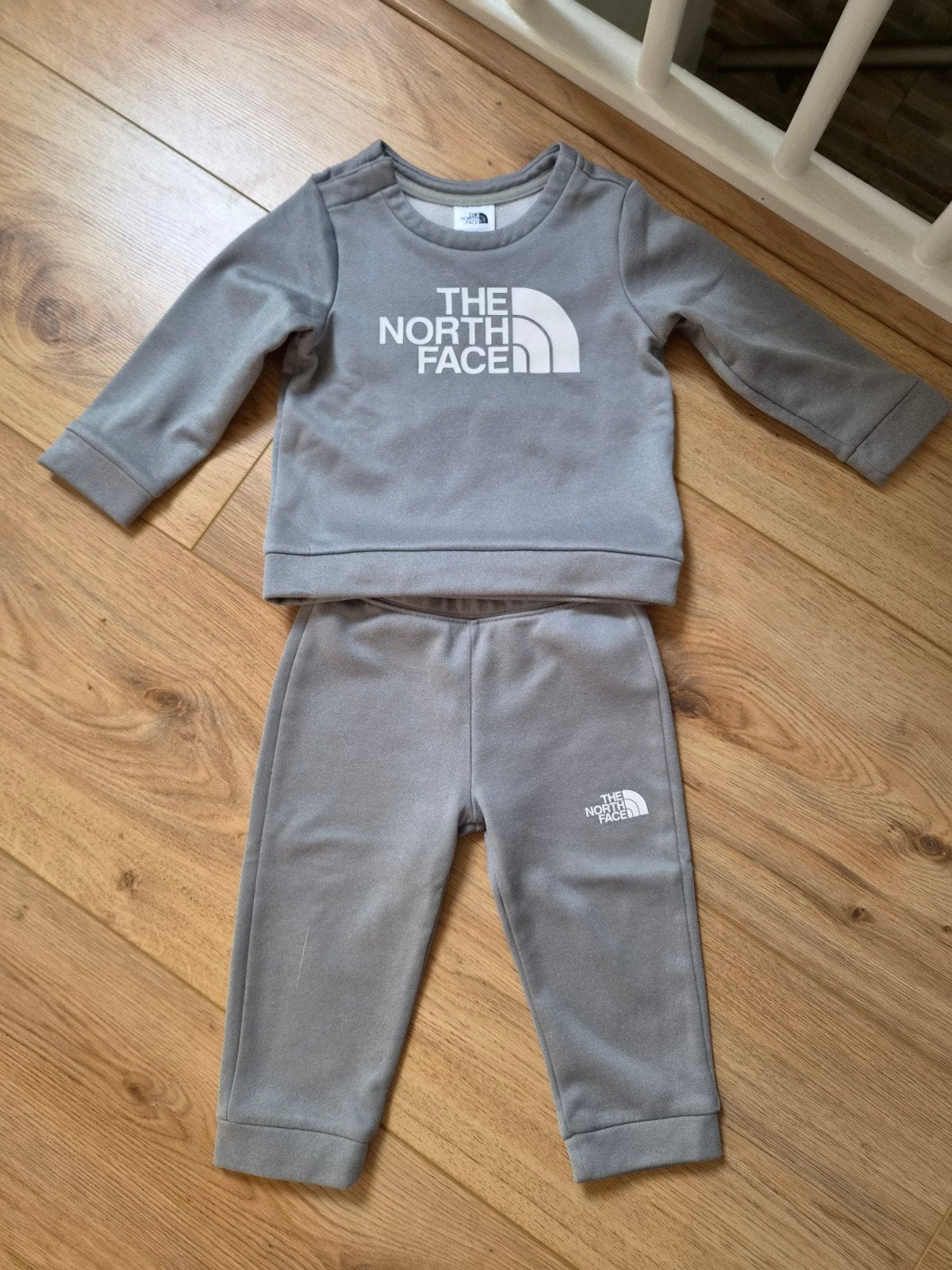 The North Face baby joggingpak grijs 12-18 maanden, Ophalen
