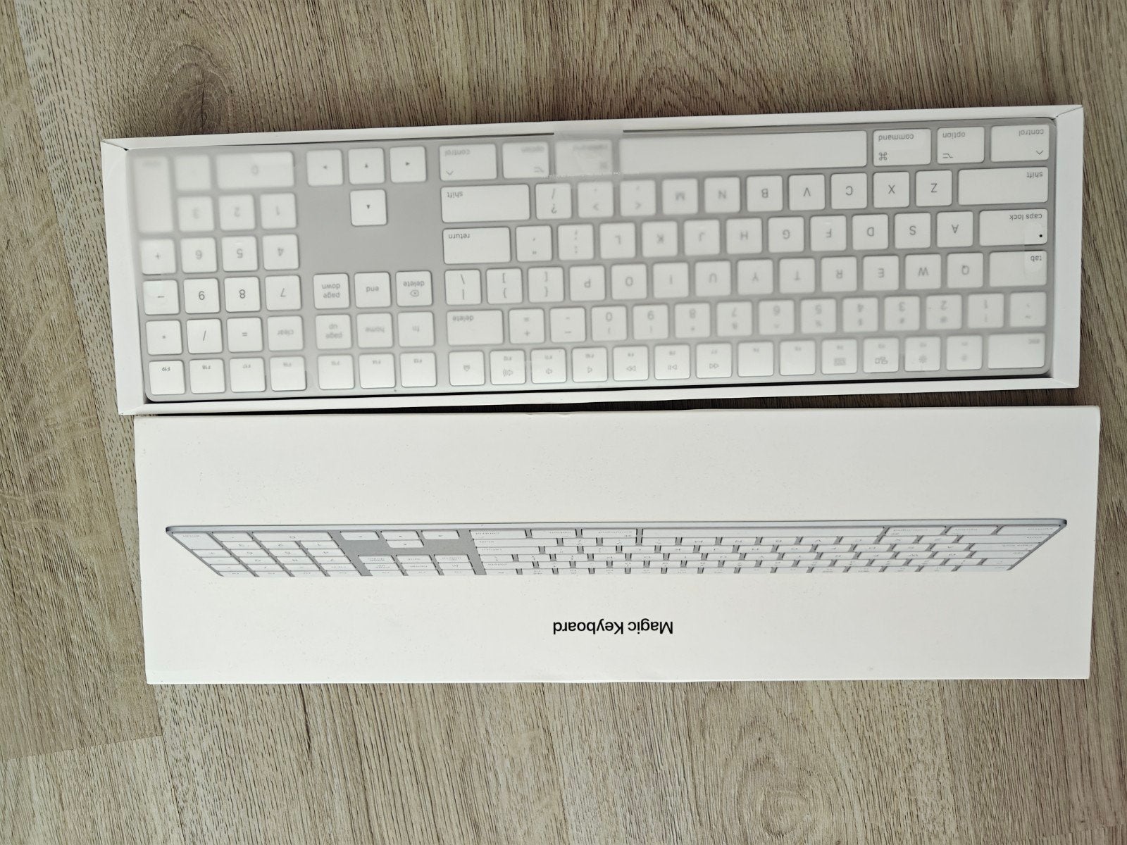 Apple Magic Keyboard met numeriek toetsenblok, Computers en Software, Toetsenborden, Ophalen, Numeriek, Zo goed als nieuw, Draadloos