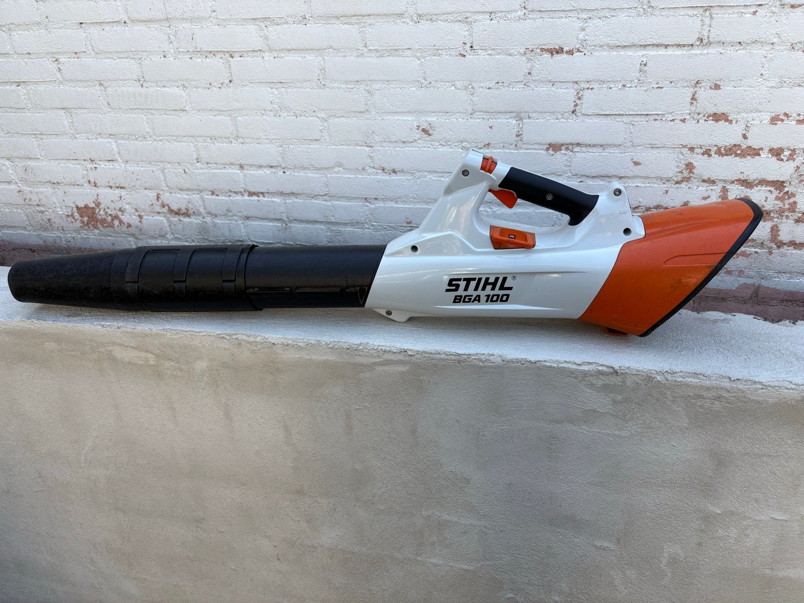 Stihl BGA 100 Accu Bladblazer - Zo goed als nieuw, Ophalen of Verzenden, Zo goed als nieuw, Accu, Handgedragen