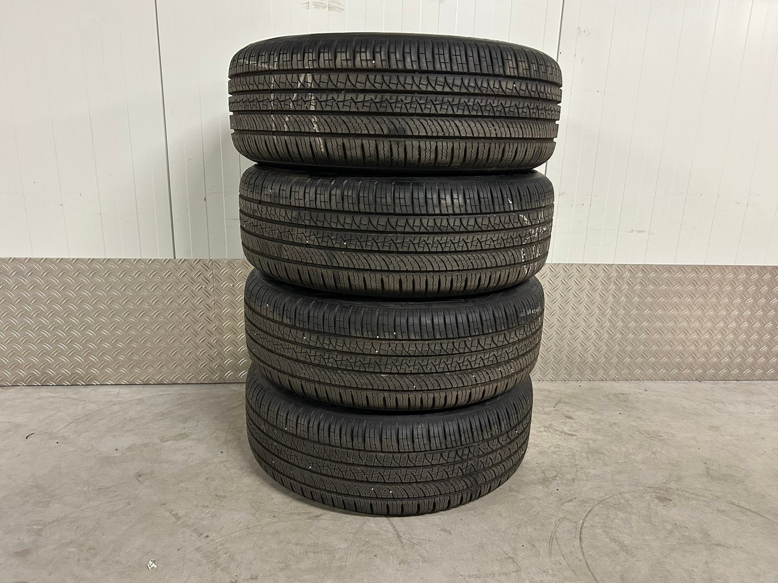 Originele Volvo XC60 XC40 20 inch 5x108 Pirelli Allseason, Auto-onderdelen, Ophalen, Gebruikt, Banden en Velgen, 235 mm