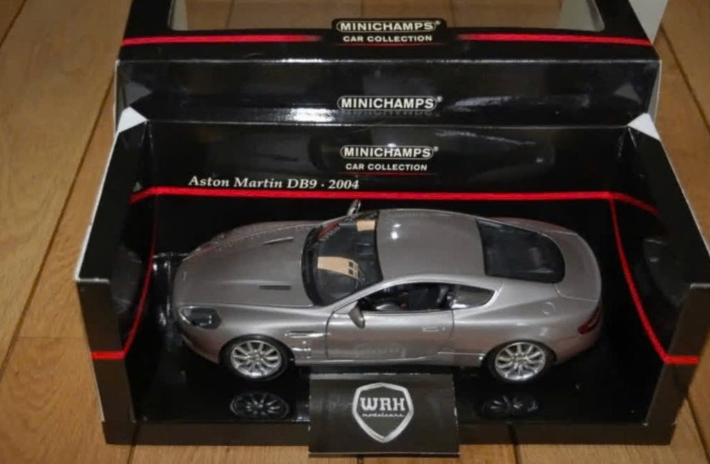 1:18 Aston Martin DB9 Coupe silver Minichamps in doos WRH, Verzenden, Zo goed als nieuw, Auto, MiniChamps