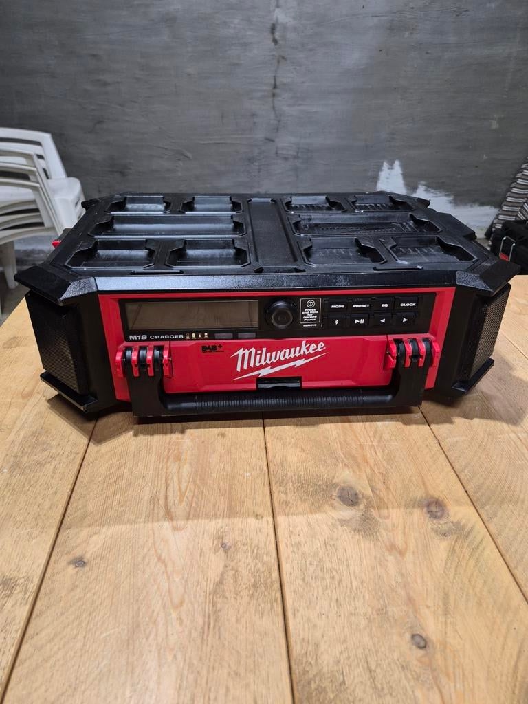 Milwaukee Packout Radio M18 + netstroom, Ophalen