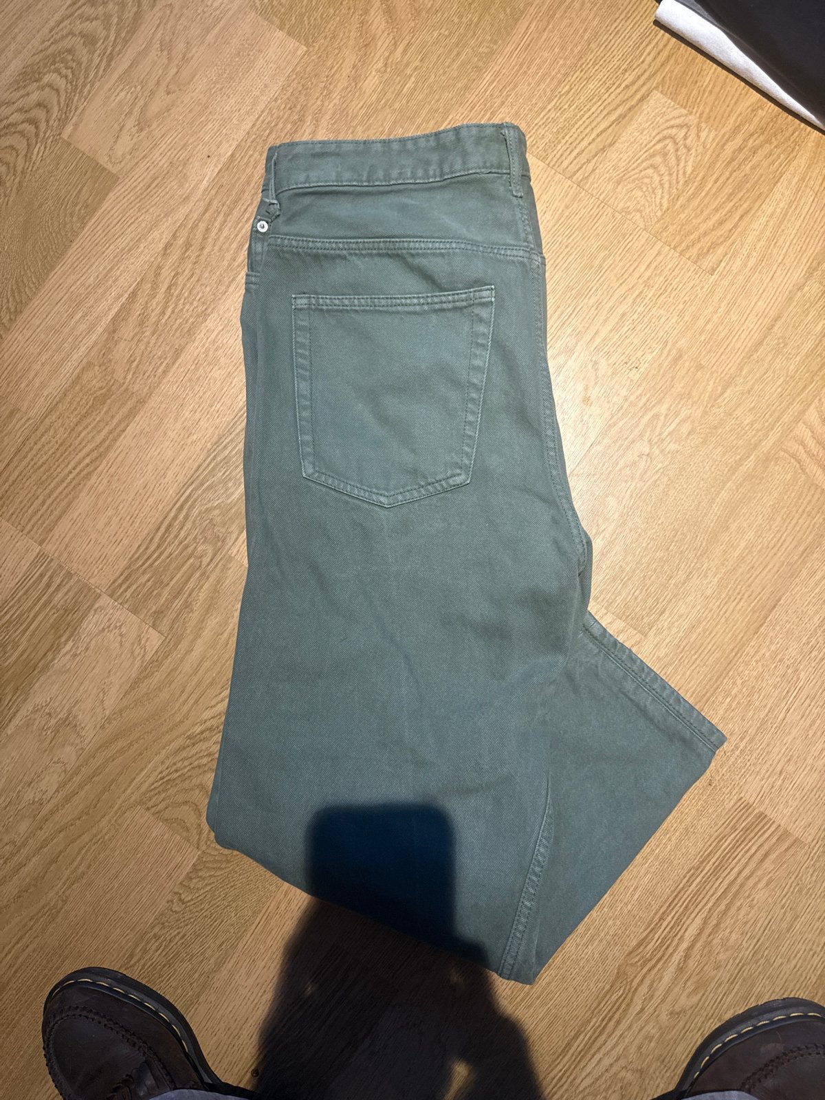 Bershka Baggy Groene Broek - Maat EU 44, Kleding | Dames, Broeken en Pantalons, Gedragen, Maat 42/44 (L), Groen, Ophalen of Verzenden