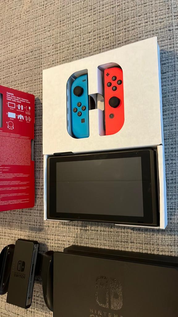 Nintendo switch, Spelcomputers en Games, Ophalen, Zo goed als nieuw, Met 2 controllers, Switch Original