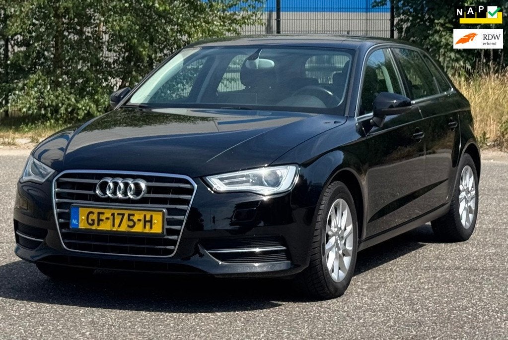 Audi A3 Sportback 1.2 TFSI Attraction Pro Line plus, Stof, Gebruikt, 4 cilinders, Zwart