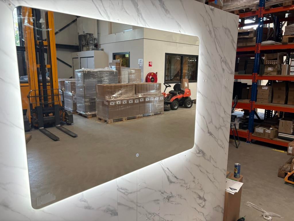 Spiegel 100 x 70 cm met ronde hoeken en verlichting