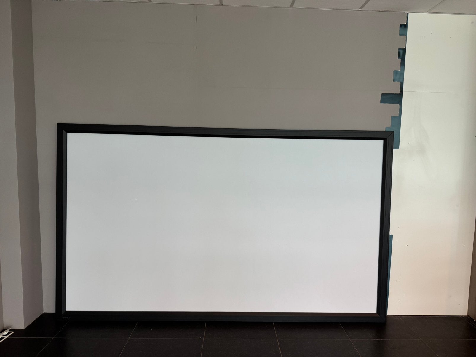 Projectiescherm 130”, Ophalen