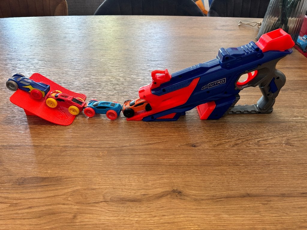 Nerf Nitro speelgoedpistool met auto's en accessoires, Kinderen en Baby's, Ophalen of Verzenden, Gebruikt