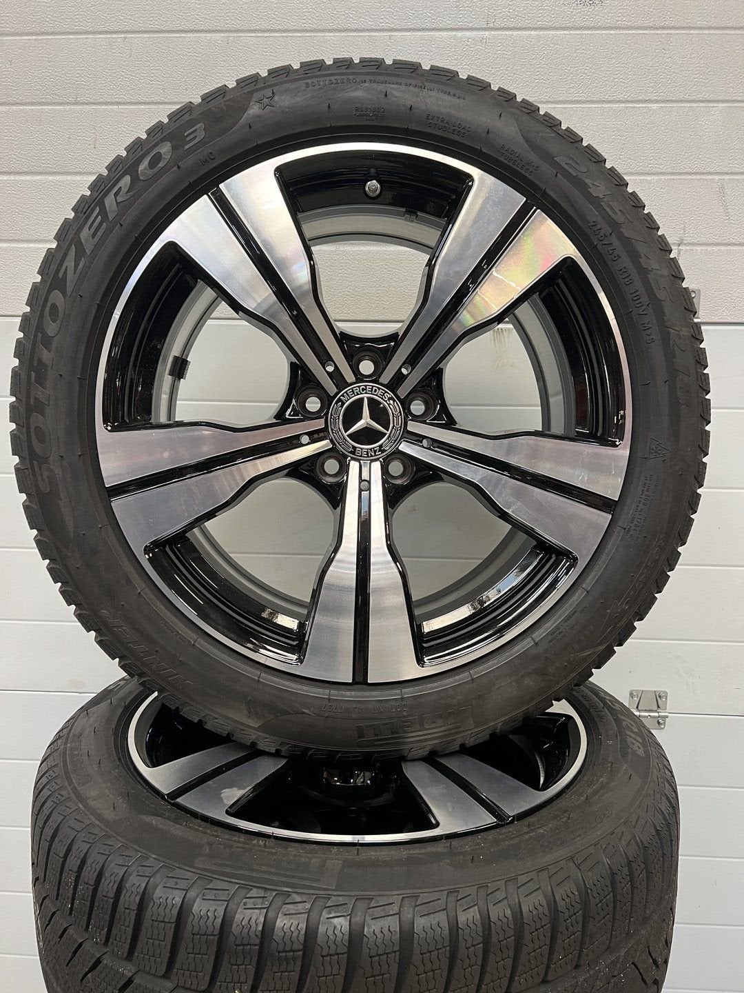 DEMO SET 18’’MERCEDES C KLASSE W206 VELGEN WINTERBANDEN NW M, 18 inch, -, -, Banden en Velgen