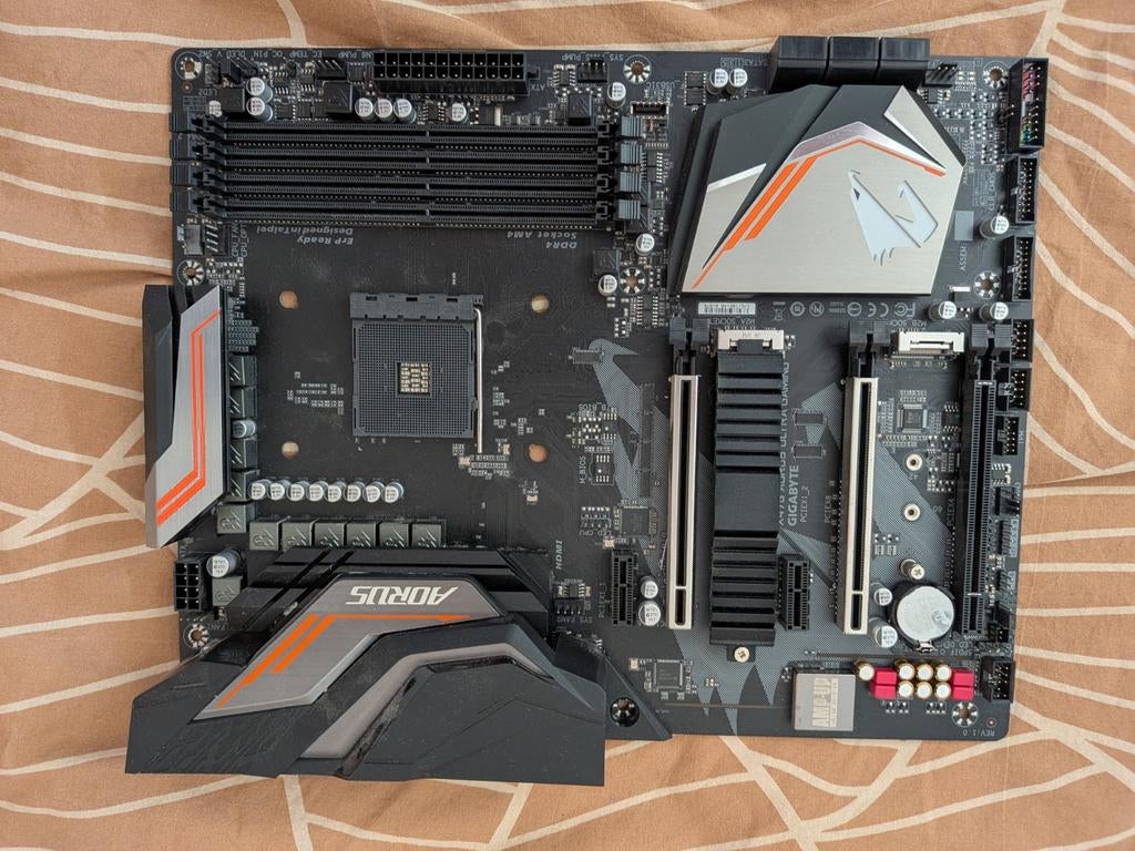 Gigabyte X470 AORUS Ultra Gaming Moederbord AM4 DDR4, Computers en Software, Moederborden, Zo goed als nieuw, AMD, DDR4, Ophalen