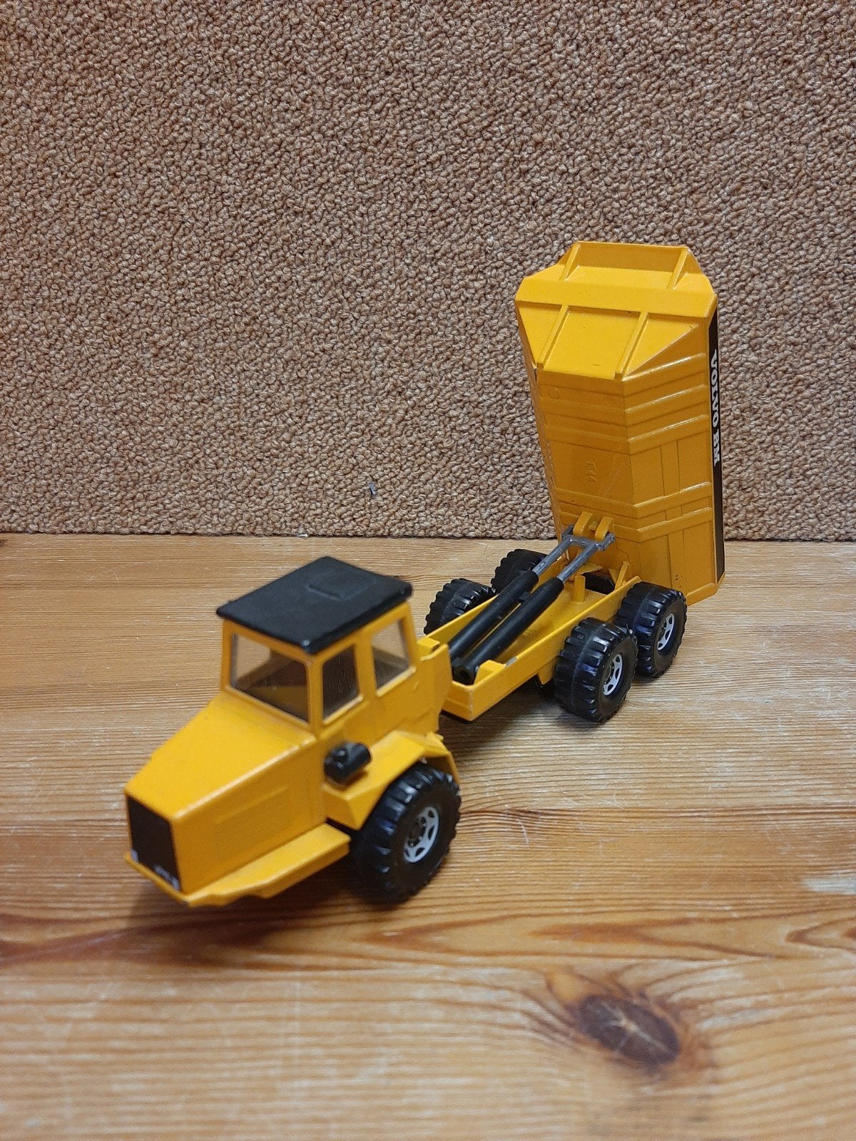 Siku Volvo dumper, Hobby en Vrije tijd, Modelauto's | 1:50, Ophalen of Verzenden, Gebruikt, Bus of Vrachtwagen, SIKU