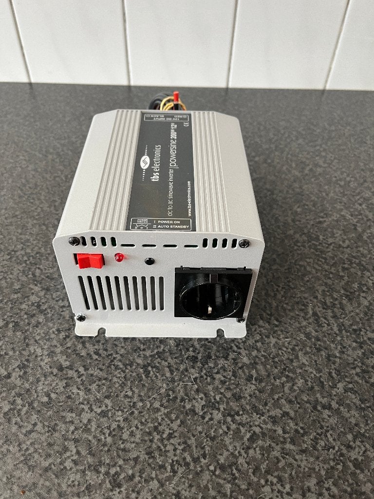 Omvormer 12v naar 220 volt 200w. Powersine 200-12, Ophalen of Verzenden, Zo goed als nieuw