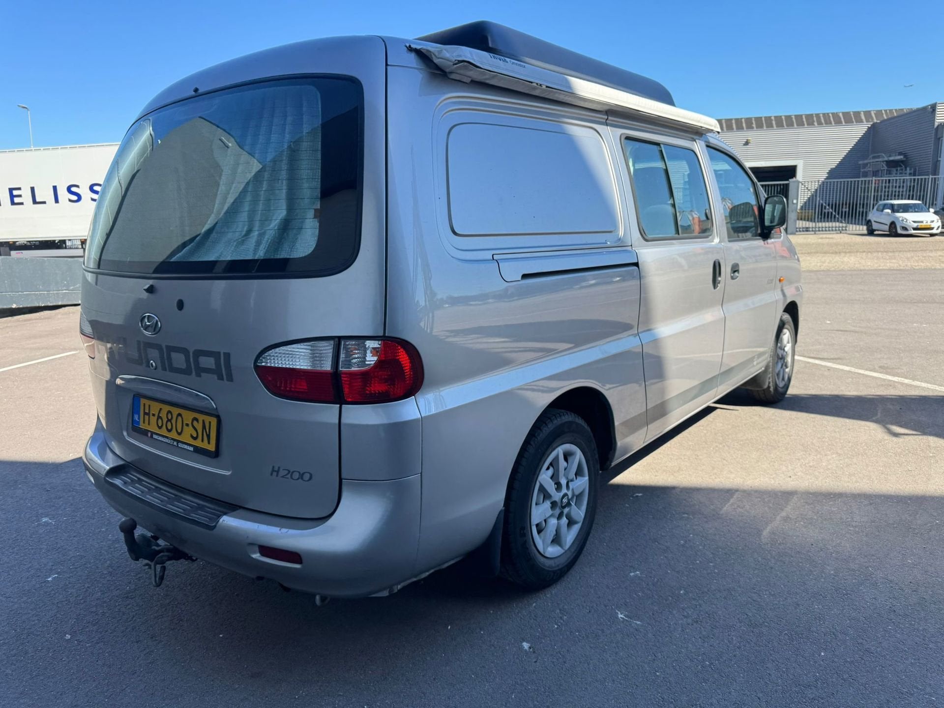 Hyundai H-1 H200 2.5 TDI LUCKYCAMPOMBOUW/GEELKENTEKEN/CAMPER, FLEVOLAND 9
1948RH  Beverwijk, NL, LUCKYCAMP, Bedrijf, Elektrische ramen