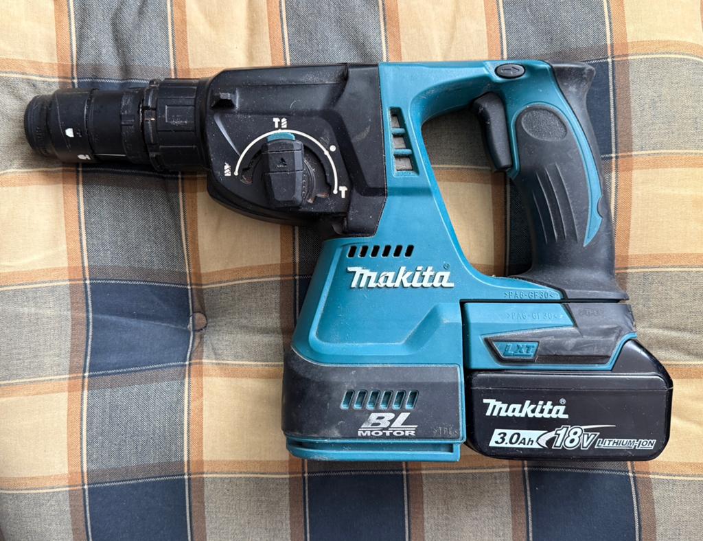 Makita DHR243 topconditie, Doe-het-zelf en Verbouw, Gereedschap | Boormachines, Ophalen of Verzenden, Zo goed als nieuw, Boor- en/of Breekhamer