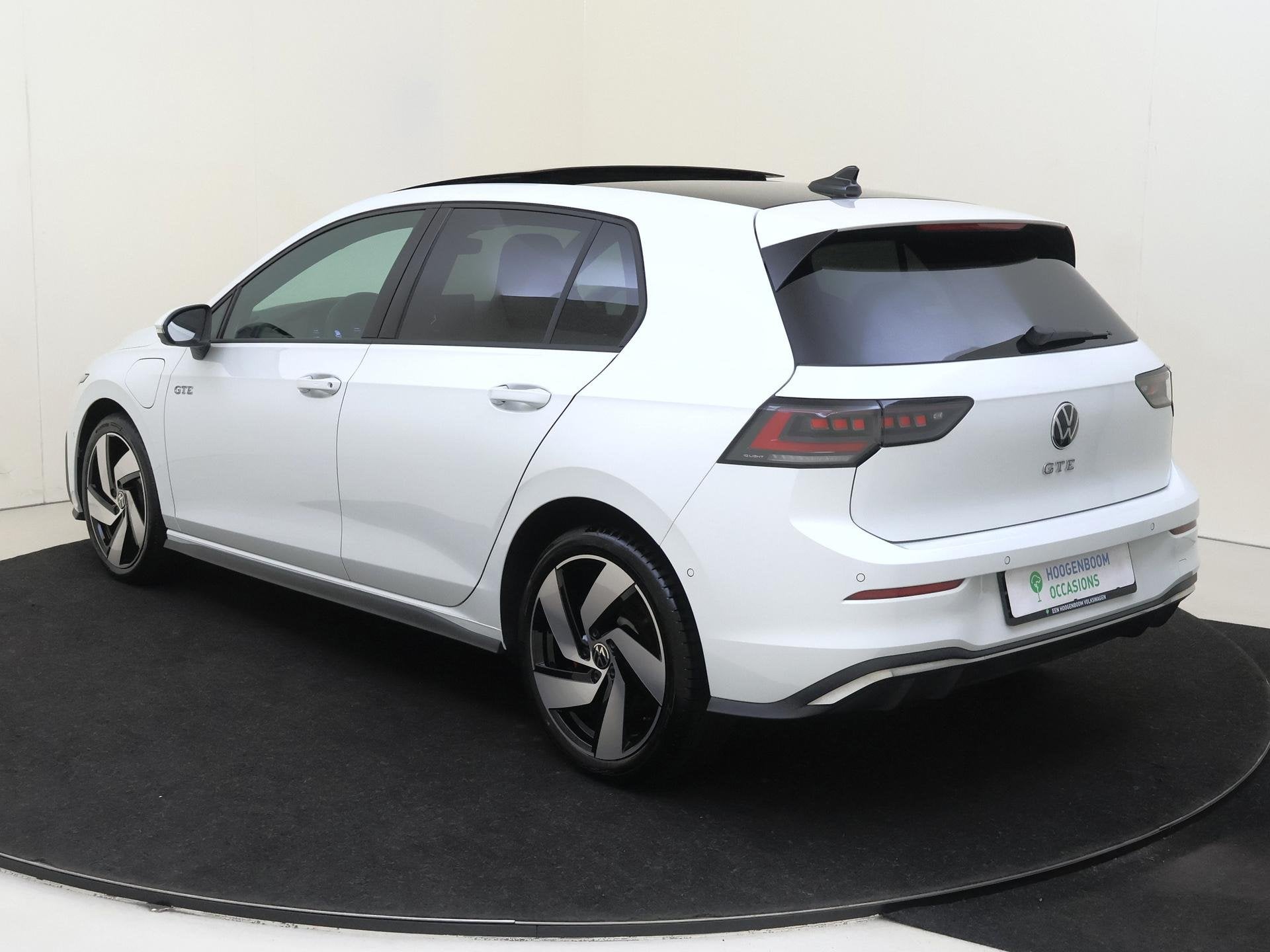 Volkswagen Golf 1.5 eHybrid GTE | SoH 99% | Panoramadak | 36, 12 maanden, Stof, 150 min, 26 kWh
