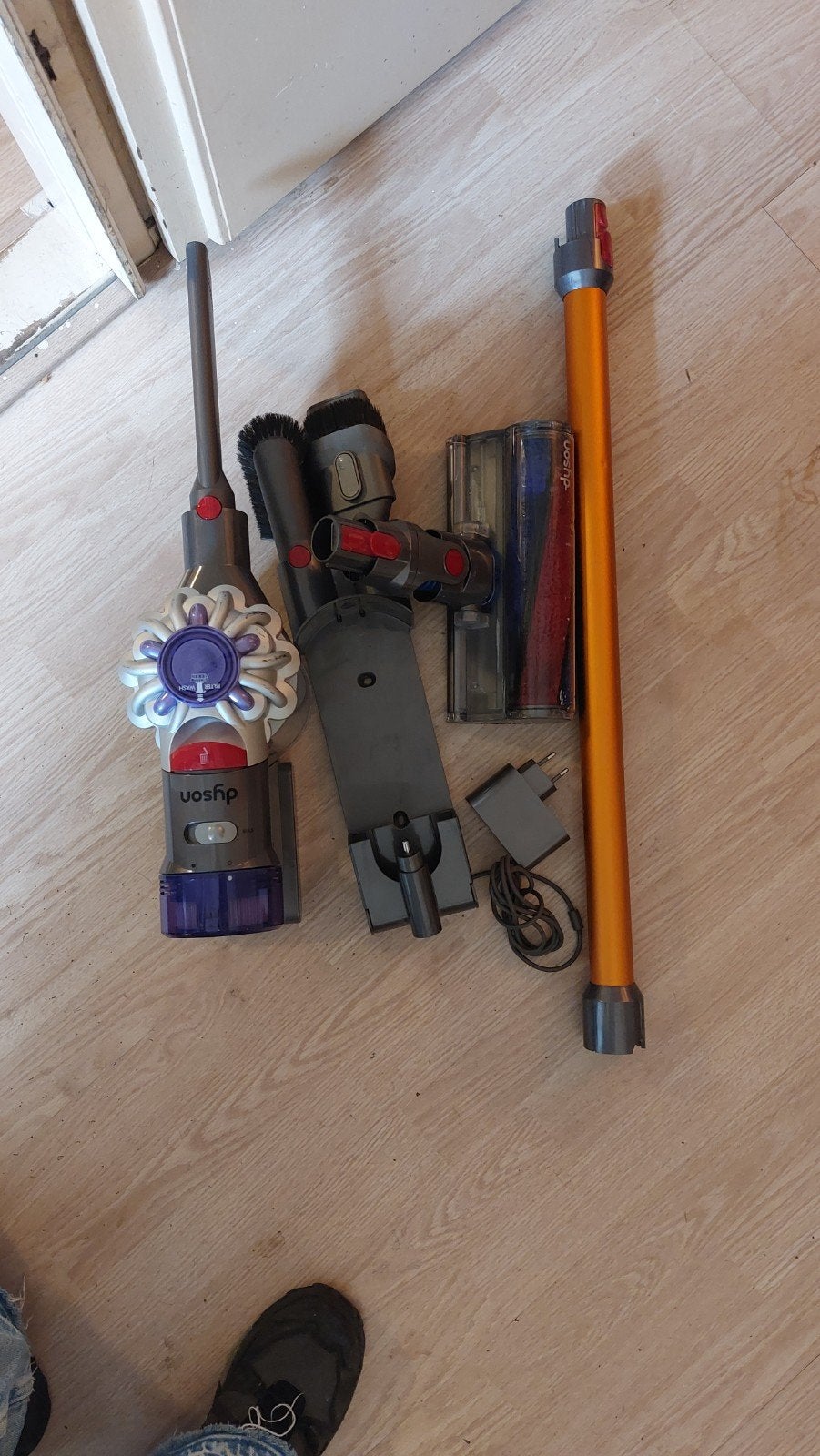 Dyson V8 Steelstofzuiger met accessoires, Witgoed en Apparatuur, Gebruikt, Draadloos, Ophalen of Verzenden, Dyson