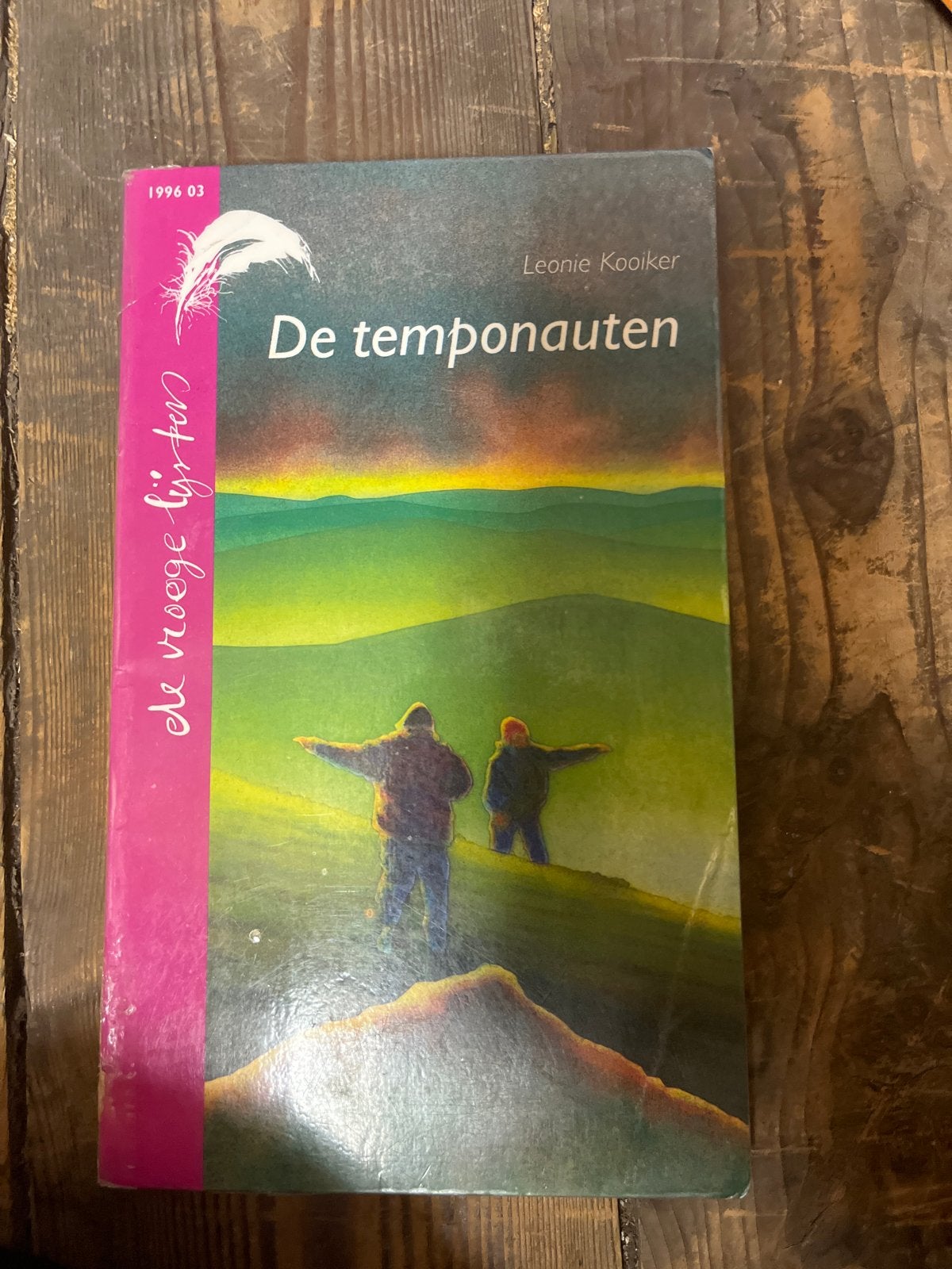 De Temponauten - Leonie Kooiker (1996), Ophalen of Verzenden, Gelezen, Nederland