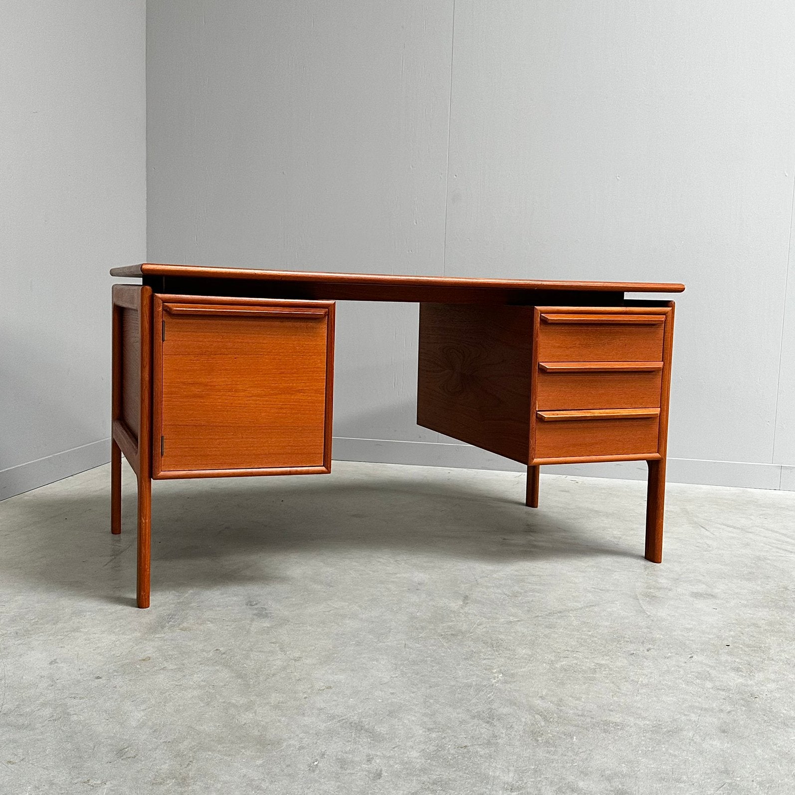 Vintage deens design bureau teak GV Møbler jaren 60 70 desk, Ophalen, Overige typen, Gebruikt, Hout