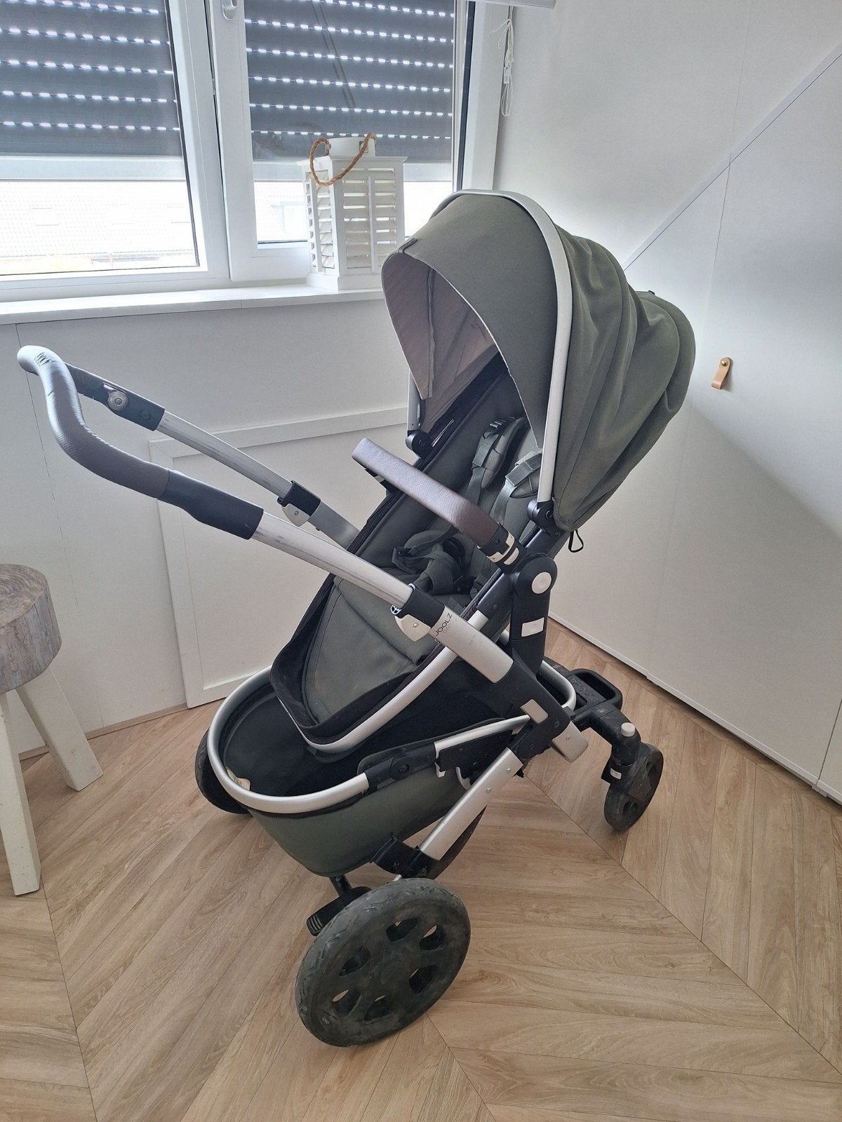 Joolz Day 3 kinderwagen in Olive Green, Kinderen en Baby's, Kinderwagens en Combinaties, Gebruikt, Combiwagen, Verstelbare duwstang