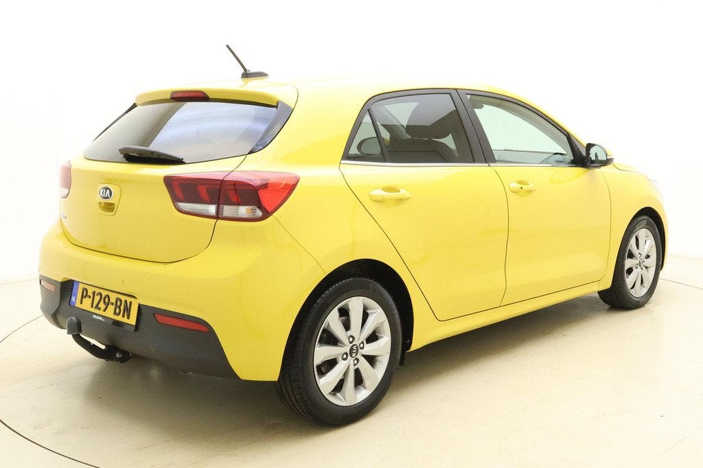 Kia Rio 1.0 T-GDi 100 PK | Automaat | Trekhaak | Stoelverwar, Auto's, Kia, Gebruikt, Euro 6, Leder en Stof, 49 €/maand