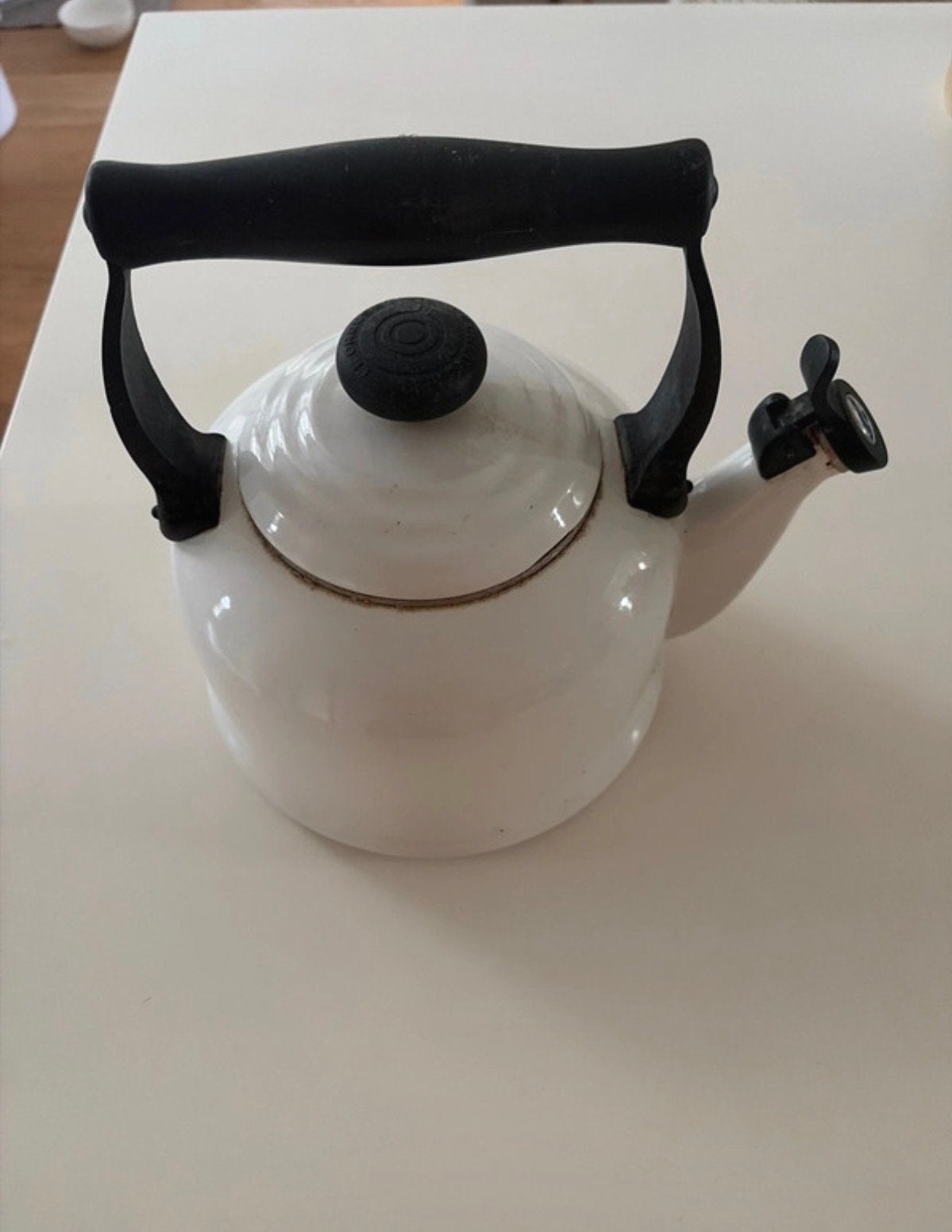 Le Creuset fluitketel - Wit, Witgoed en Apparatuur, 1 tot 2 liter, Ophalen of Verzenden, Gebruikt
