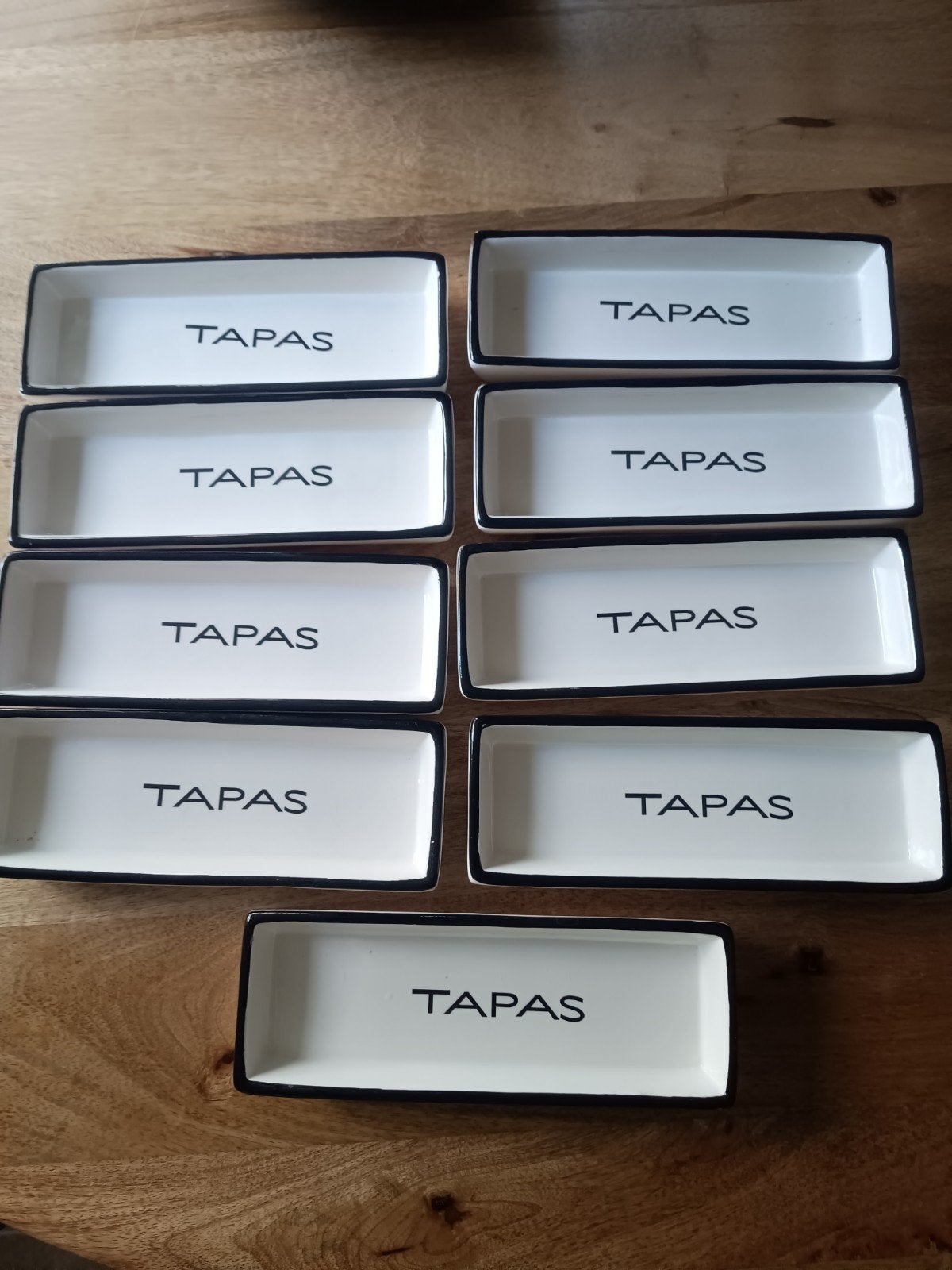 Set van 9 witte tapas schaaltjes met zwarte rand, Keramiek, Ophalen of Verzenden, Modern, Schaal of Schalen