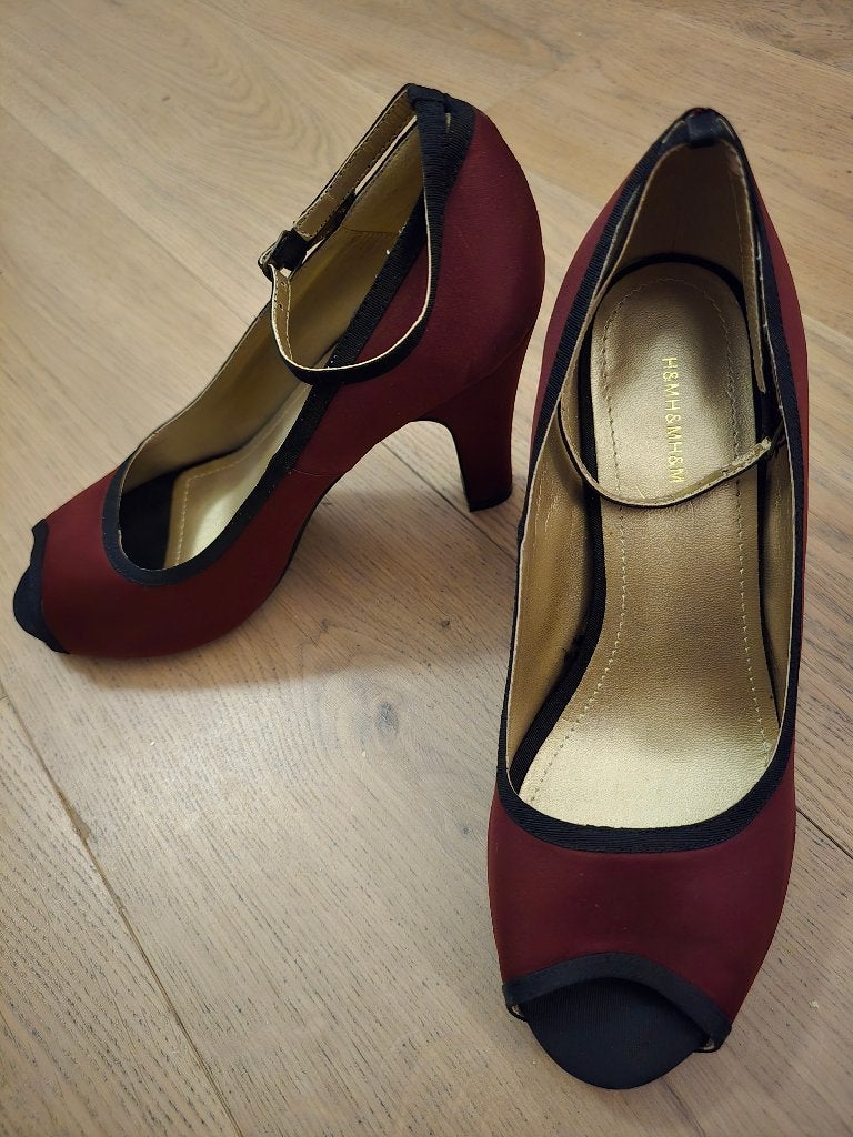 Elegante bordeauxrode peep-toe hakken van H&M - Maat 37, Ophalen, H&M, Nieuw, Schoenen met hoge hakken