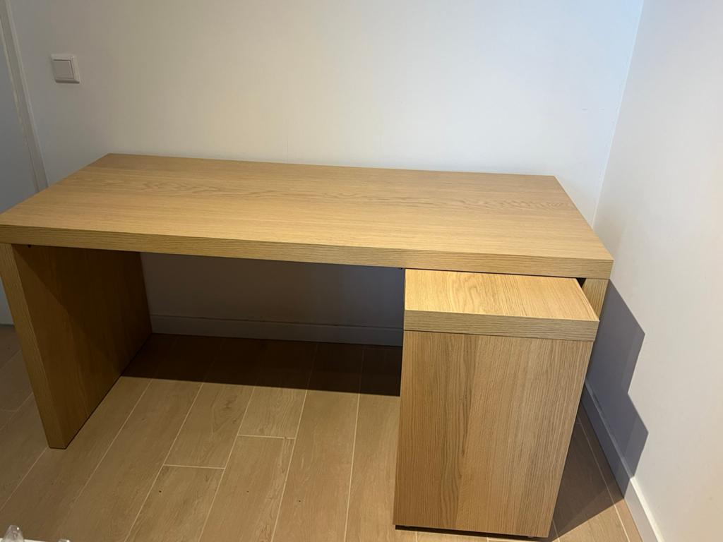 Malm bureau Ikea eiken fineer, Ophalen, Zo goed als nieuw