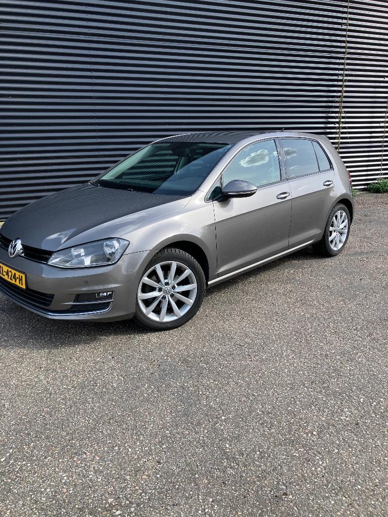 Volkswagen Golf 1.6 TDI 81KW 5D Automaat 2016, Auto's, Volkswagen, Euro 6, 1239 kg, Leder en Stof, Origineel Nederlands