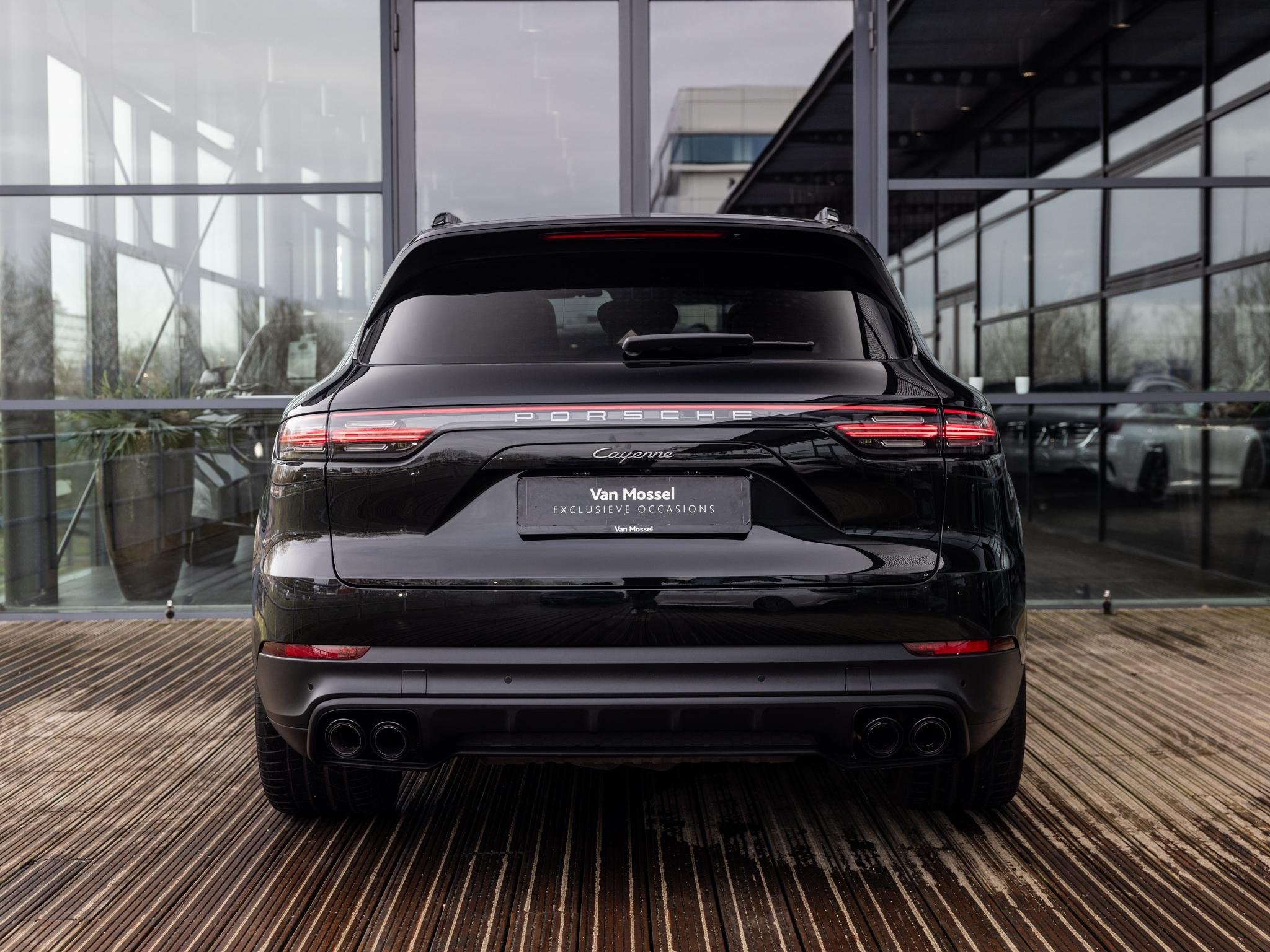 Porsche Cayenne 3.0 E-Hybrid Platinum Edition | SPORTCHRONO, 14 kWh, 2995 cc, Zwart, Vierwielaandrijving