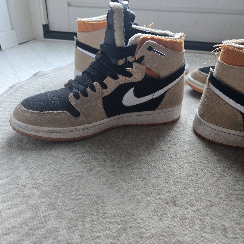 Air Jordan 1 High Zoom Air CMFT 'Pumpkin Spice, Ophalen, Zwart, Nike Air Jordan, Sneakers of Gympen