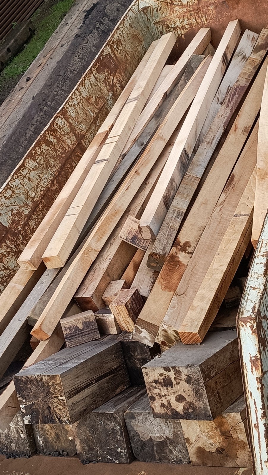 Beukenhout balken, klosjes en hakblokken brandhout, 3 tot 6 m³, Ophalen, Beukenhout, Blokken