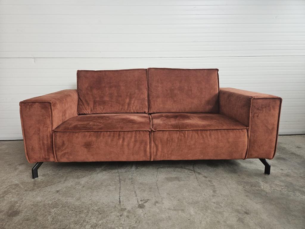 Comfortabele 2-zitsbank in bruin velours, Tweepersoons, 75 tot 100 cm, Ophalen of Verzenden, Zo goed als nieuw
