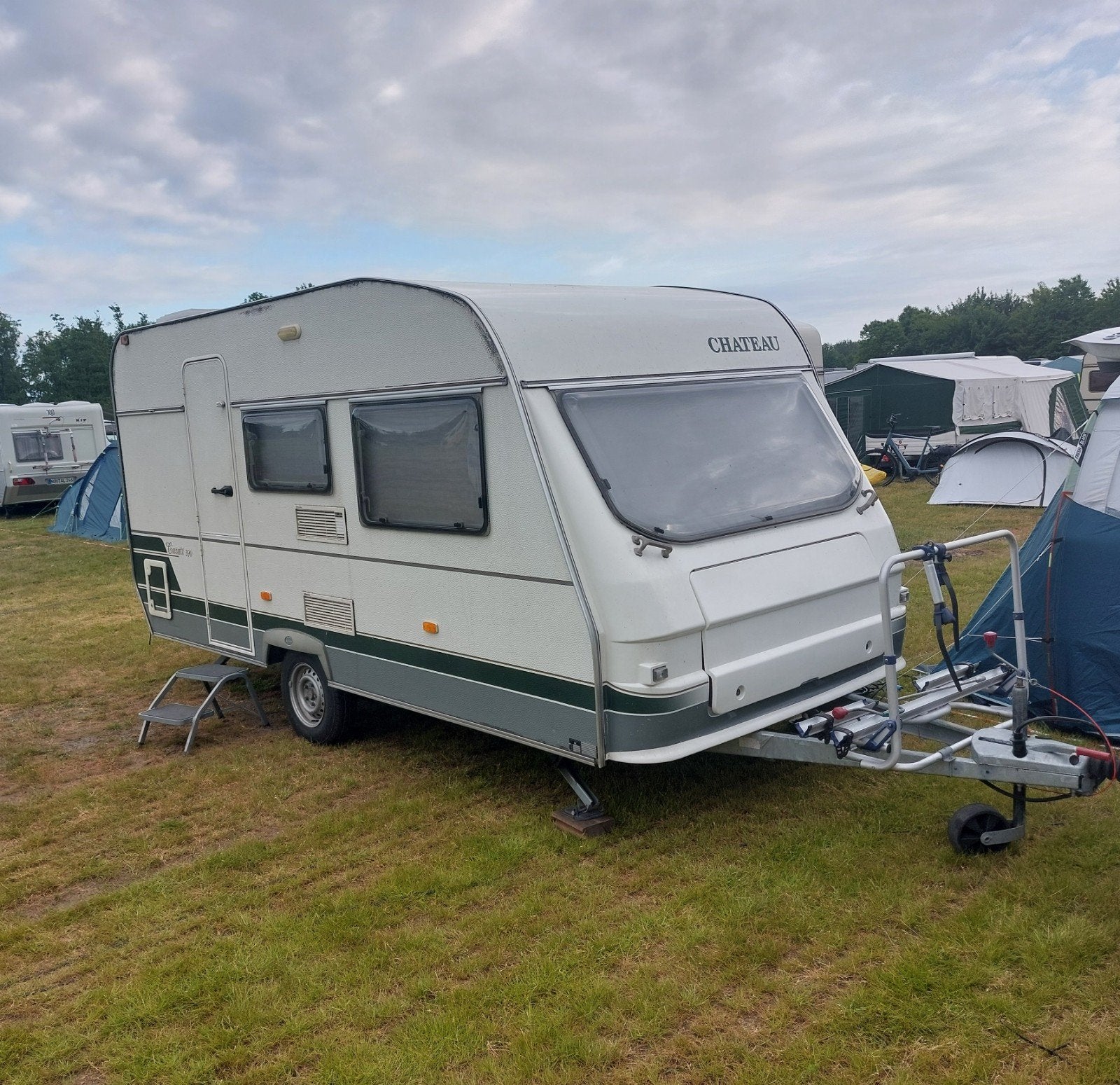 Te koop Chateau Caratt 390 met voortent en fietsenrek, Caravans en Kamperen, Chateau, Rondzit, 750 - 1000 kg, Particulier