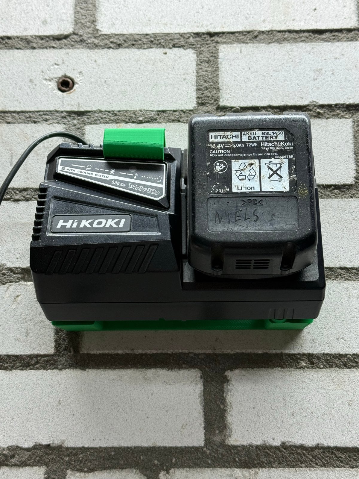 Muurbeugel voor Hikoki / Hitachi UC18YFSL acculader, 600 watt of meer, Overige typen, Nieuw, Ophalen of Verzenden