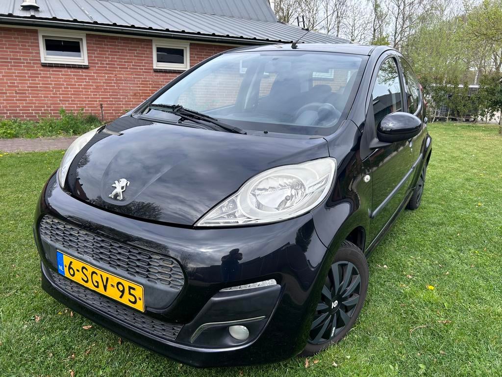 Peugeot 107 1.0 12V 5DR 2013 Zwart, Auto's, Peugeot, Particulier, Airbags, Airconditioning, Elektrische ramen, Isofix, Radio, Benzine