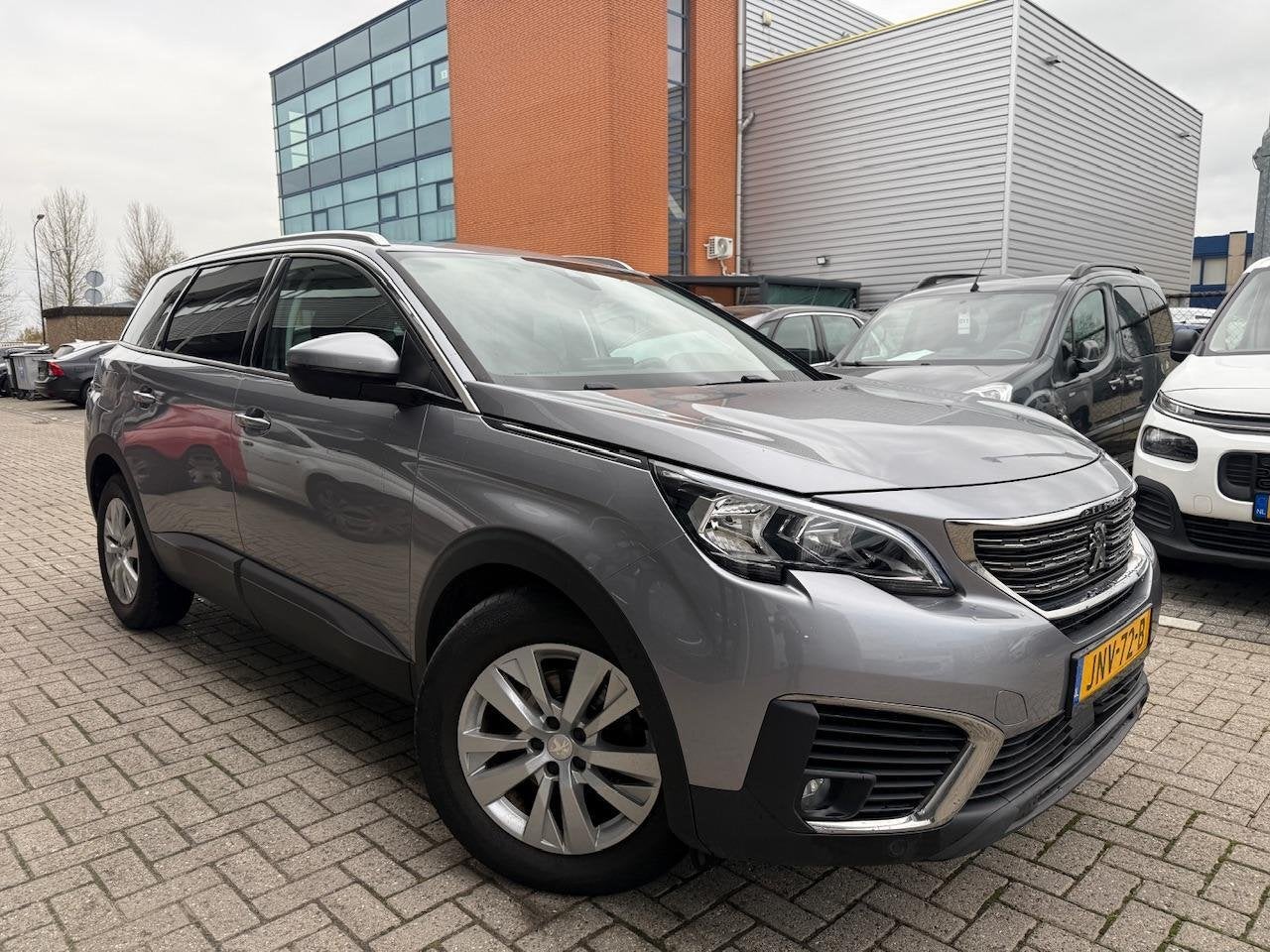 Peugeot 5008 1.2 Benzine | 7 zitplaatsen | Navi | Camera, Gebruikt, 1199 cc, 7 stoelen, Bedrijf
