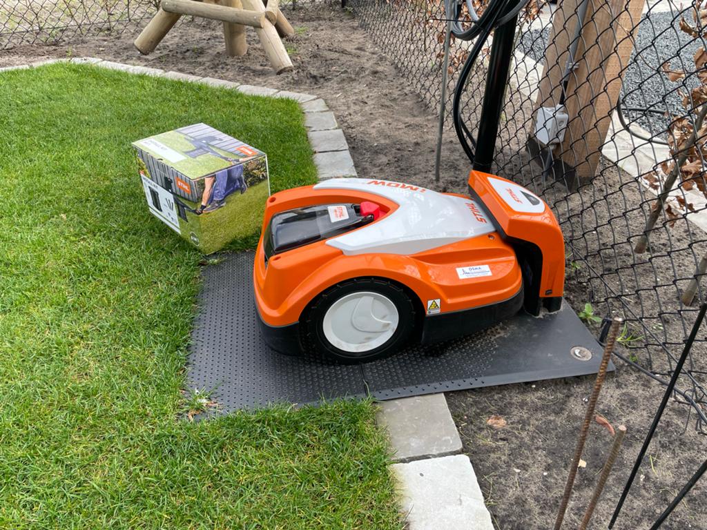 Stihl iMow RMI 422.2 Robotmaaier - Zo goed als nieuw, Ophalen, Cirkelmaaier, Minder dan 30 cm, Accu-grasmaaier