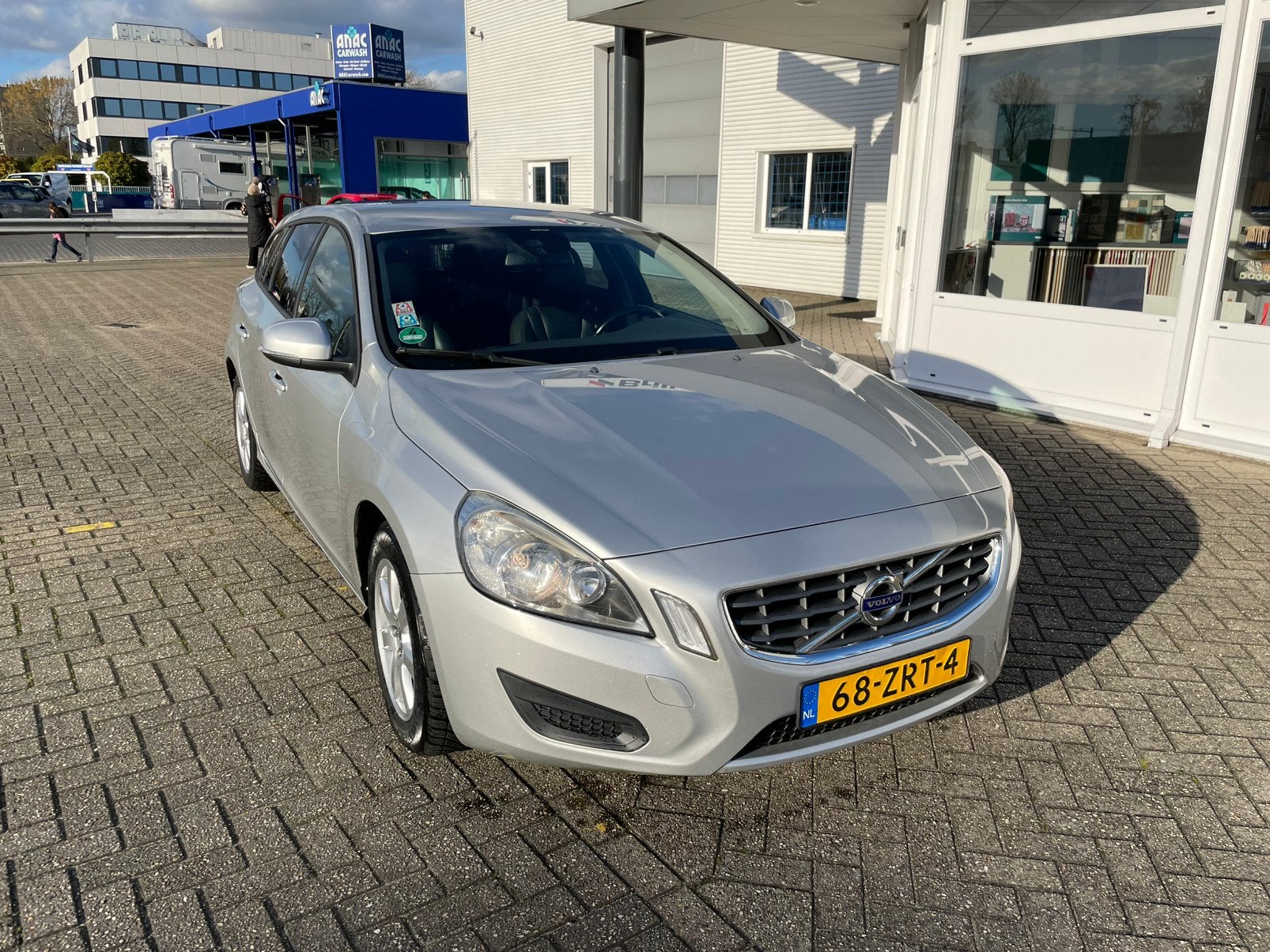 Volvo V60 T3 190pk Start/stop 2013 Grijs, Voorwielaandrijving, 1596 cc, 4 cilinders, Origineel Nederlands