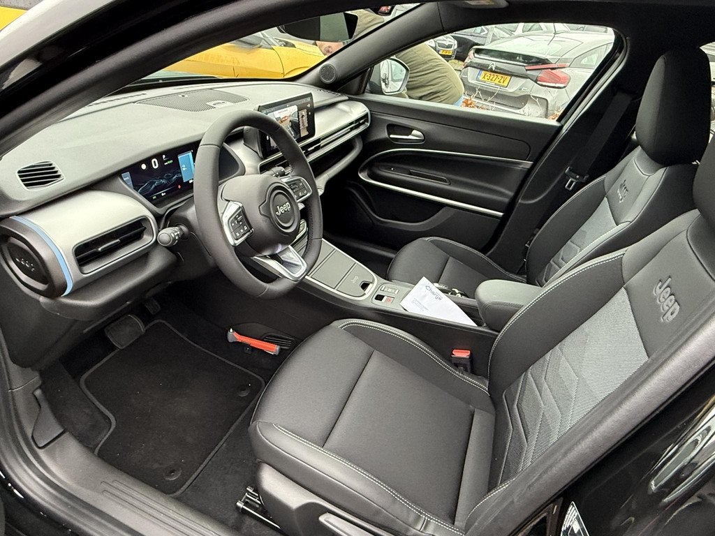 Jeep Avenger Summit 54 kWh Navi / Warmtepomp / 2+6 jaar gara, Auto's, Jeep, 12 maanden, 394 km, 334 min, 156 pk