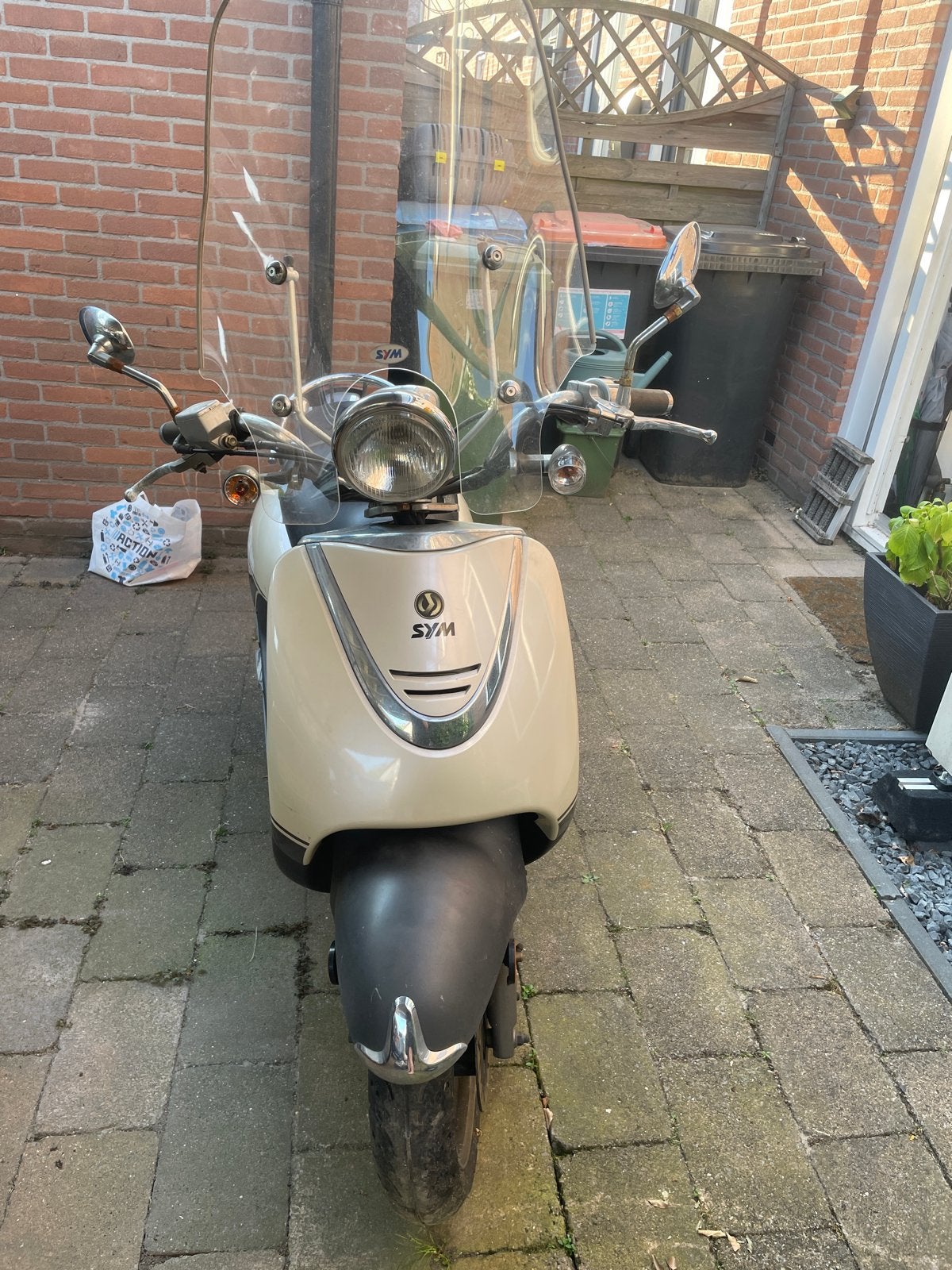 SYM Allo Scooter - Crème/Zwart, Fietsen en Brommers, Scooters | SYM, Gebruikt, Allo, Maximaal 45 km/u, Benzine, Ophalen