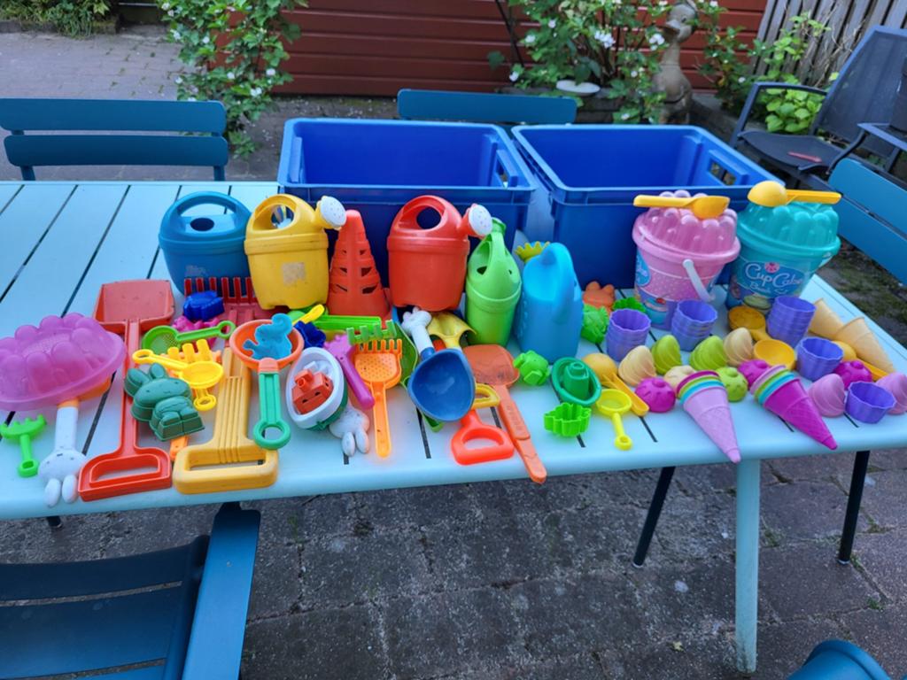 Strandspeelgoed zandbak gieters emmers ijsjes cupcakes, Ophalen of Verzenden, Gebruikt